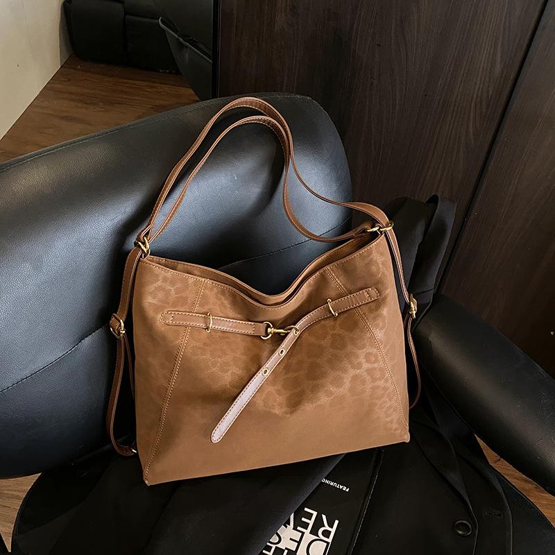 Large-capacity Commuter Bucket Bag Female Niche Design 2025 New Shoulder Messenger Bag Multi-functional Korean Version Backpack