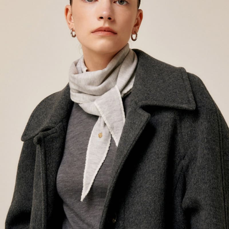 Saint Luxure 100% Wolle Dreieckiger Kleiner Schal Hellgrau