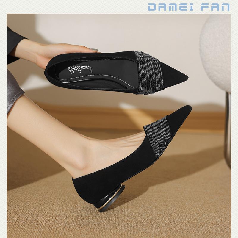 

Single shoes in the autumn of 2025, new pointed low-heeled soft-soled comfortable and versatile, fashionable and not tired of feet, advanced rhinest 35