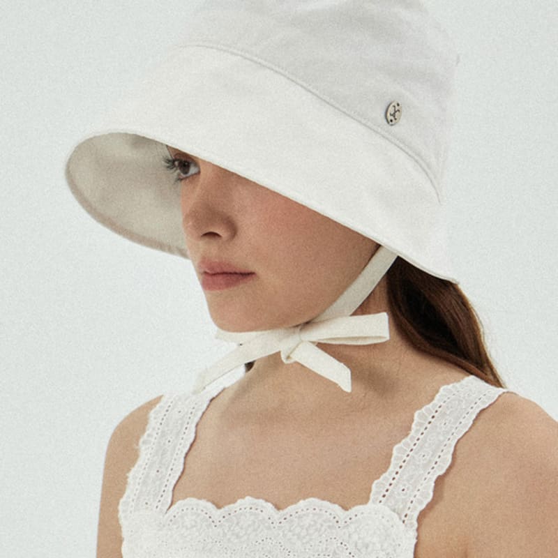 

VARZAR VA Изогнутая овальная металлическая шляпка-боннет Белая FREE