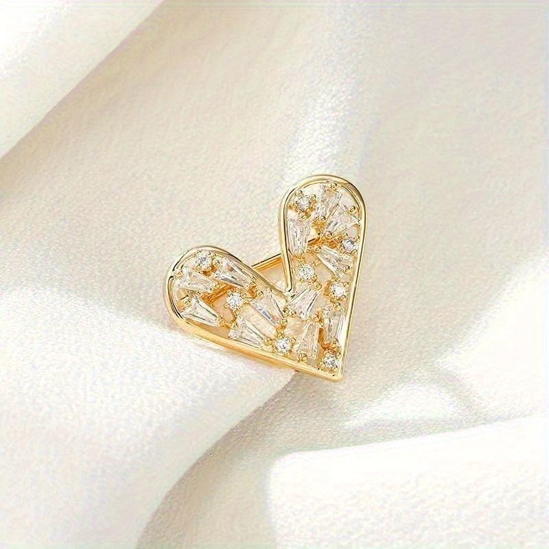 Exquisite Mini Love Brooch Fashion Heart Collar Pin Lady Elegant Cheongsam Dress Accessories Corsage Women Cardigan Button Pins
