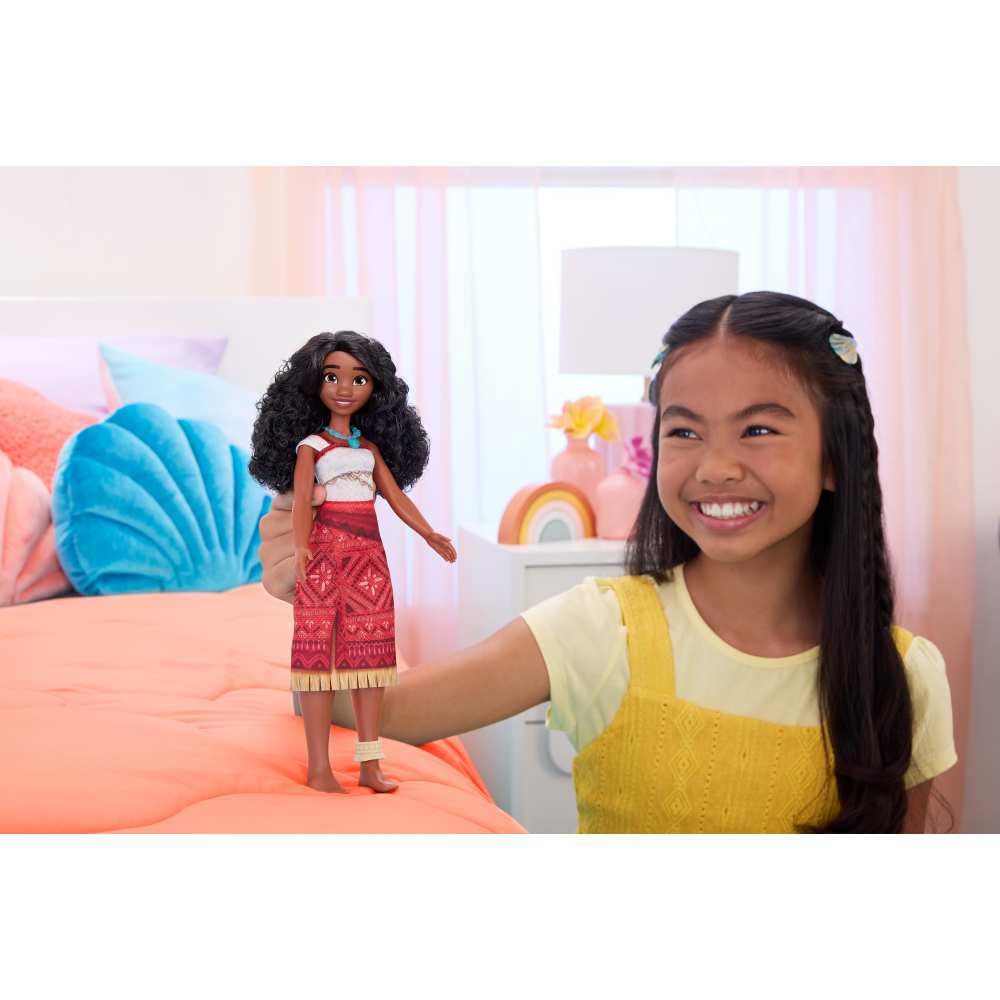 Mattel Disney Moana 2 Moana Fashion Doll with 2 Accessories, Removable Outfit, Necklace & Anklet, Inspired by the Movie