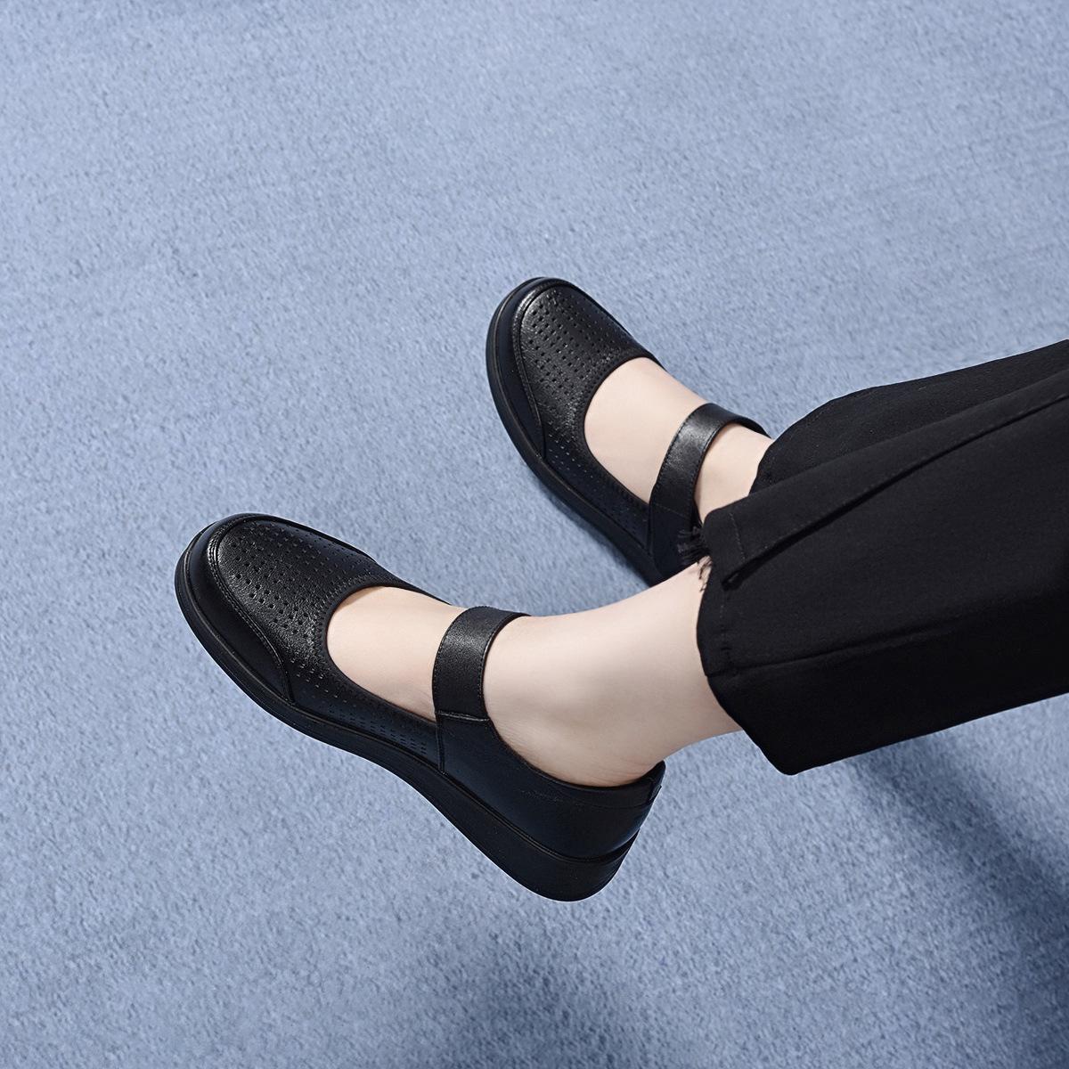 

Неглубокие одинарные туфли женские 2025 весна-лето слово с неглубоким горлом перфорированные полые туфли на плоской подошве удобные мокасины 35