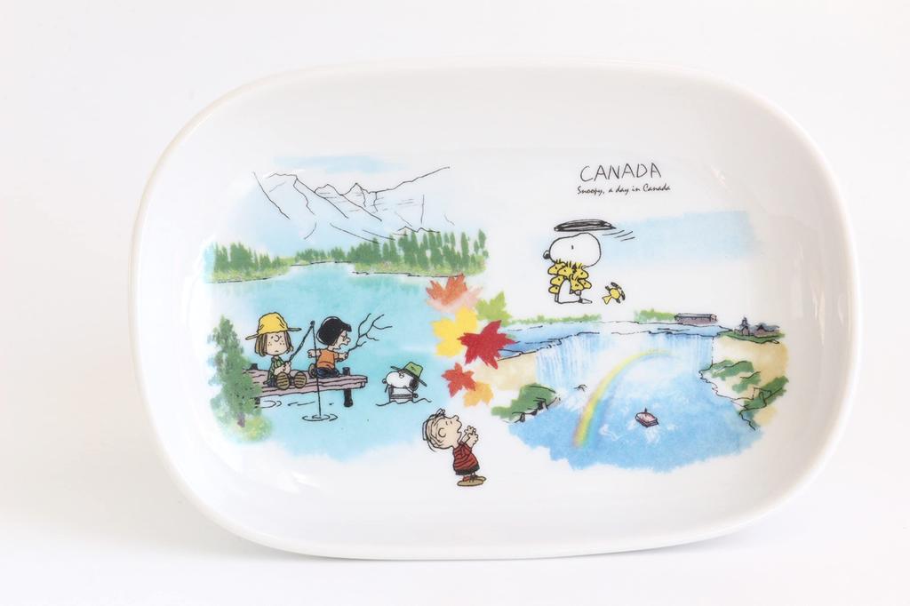 Shimizu Togyo Oval Australia Snoopy World Travel Set of 2 Designs Plates, & Canada, Series,