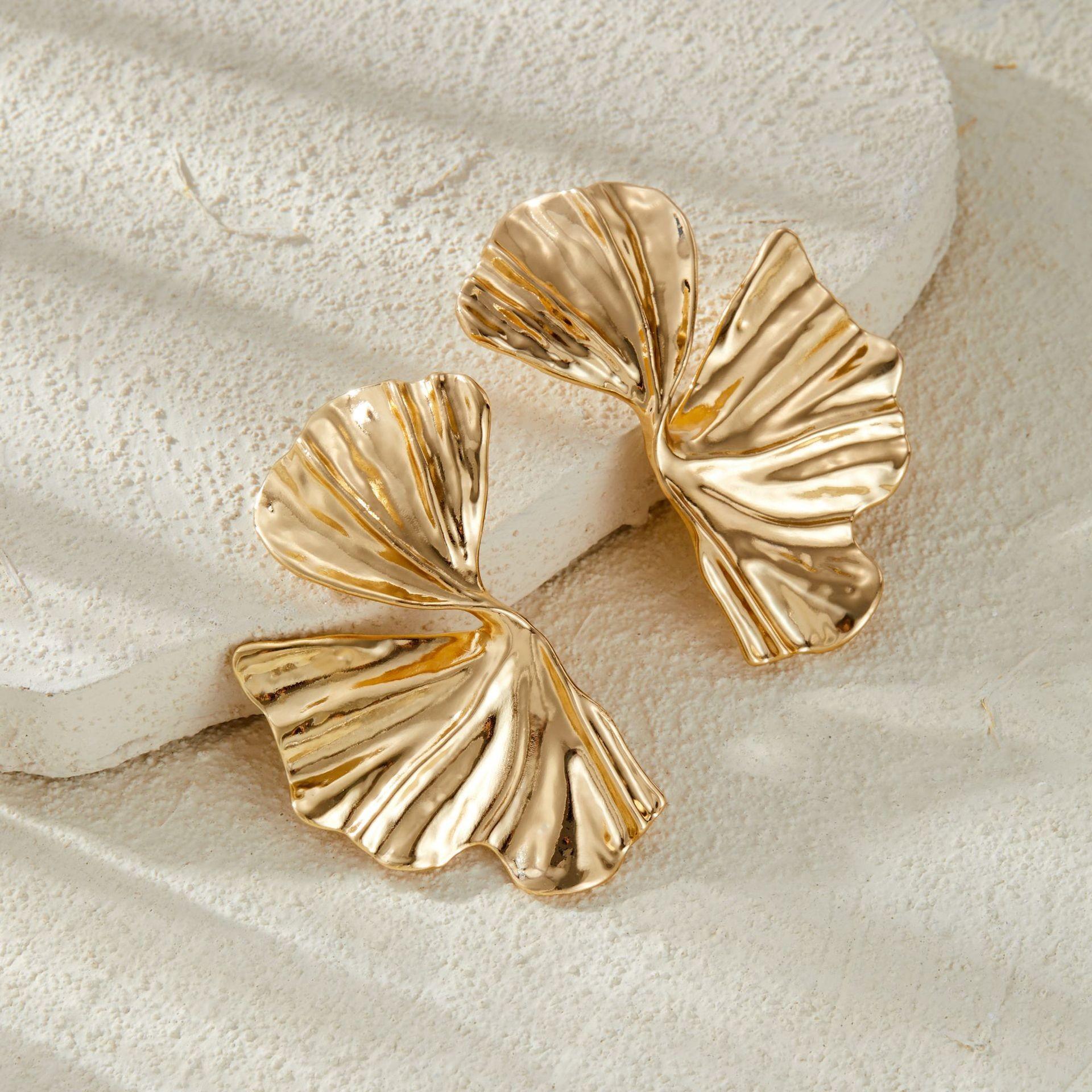 

CCB Большие серьги-пусеты в виде золотых листьев гинкго для женщин, простые, универсальные, для личности, преувеличенные, гладкие, креативные, с цирконом, подарок для девушки