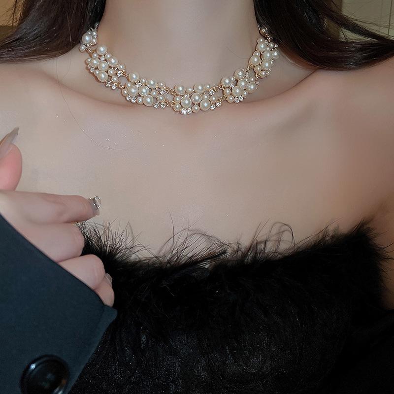 Retro Pearl & Diamond-Inlaid Necklace with Stud Earrings - Elegant Courtly Design for Women