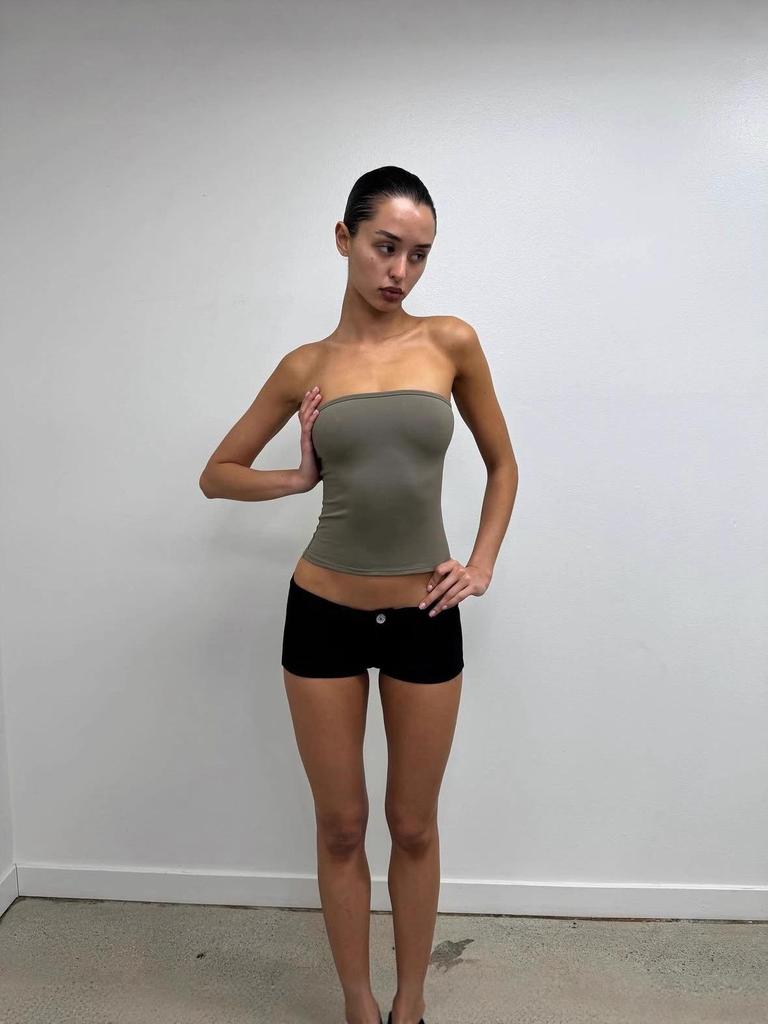 American Spicy Low-Waist Black Ultra-Shorts: Simple, Slimming, Tight-Fit Hot Pants