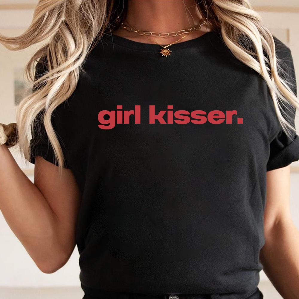 Lesbian Girl Kisser Pride LGBTQ WLW Pansexual Bisexual T-Shirt Y2k Shirt Streetwear Retro Short Sleeves Shirts Unisex Casual Tops