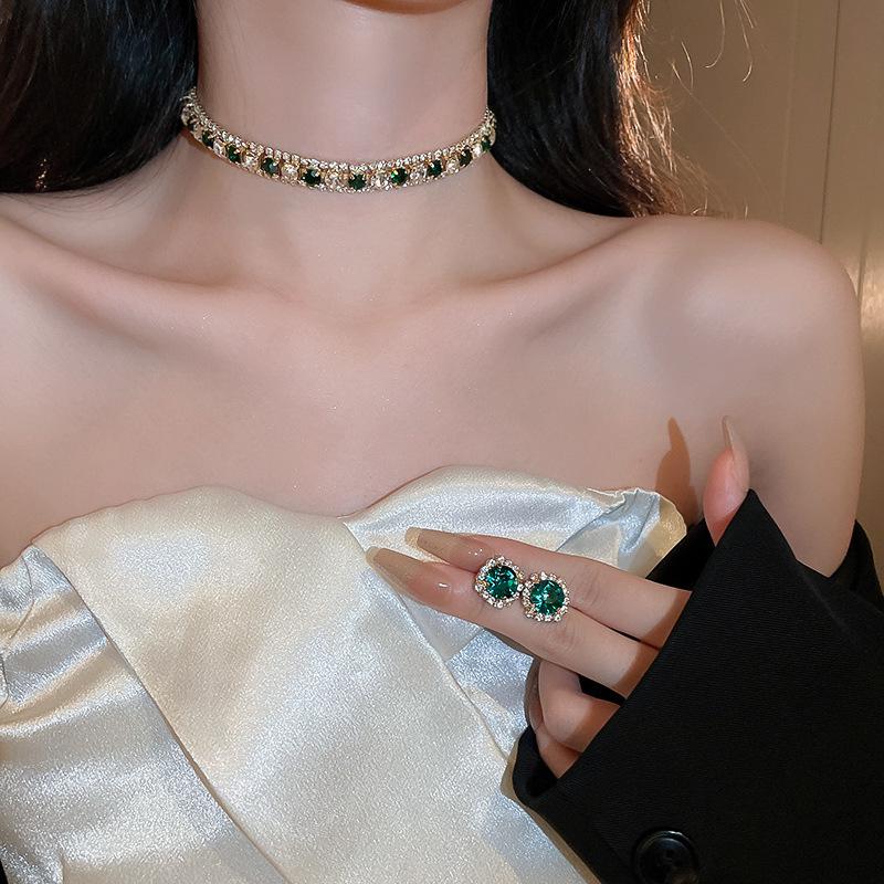 Elegante mit Diamanten besetzte Halskette & Schmuckset für Damen - High-End, vielseitig, super funkelnde Luxus-Schlüsselbein-Accessoires