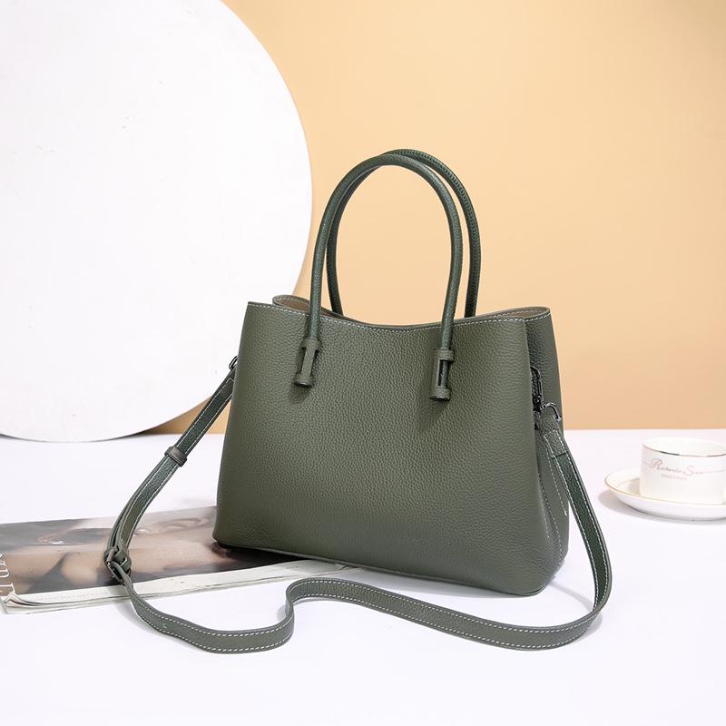 2025 Women's High-End Genuine Leather Shoulder, Handbag, and Crossbody Bag - Large Capacity, Luxurious Cowhide Commuter Design.