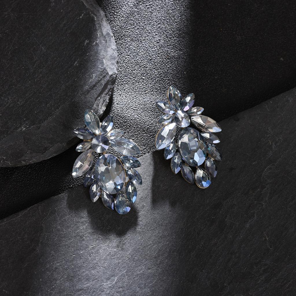 Luxury Teardrop Earrings: Elegant  Versatile  and Perfect for Any Occasion. Long  Fashionable and Chic