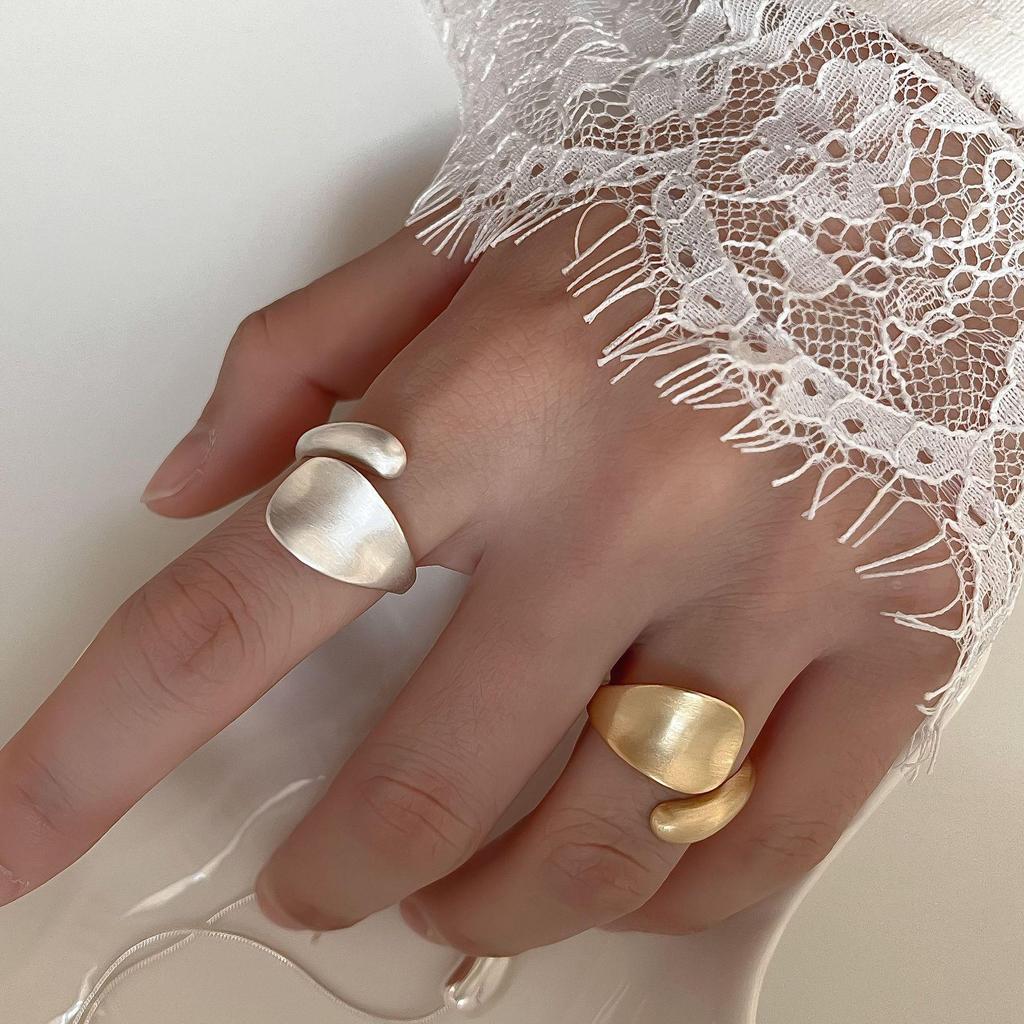 Retro Intertwined Metal Ring for Women - Korean Design