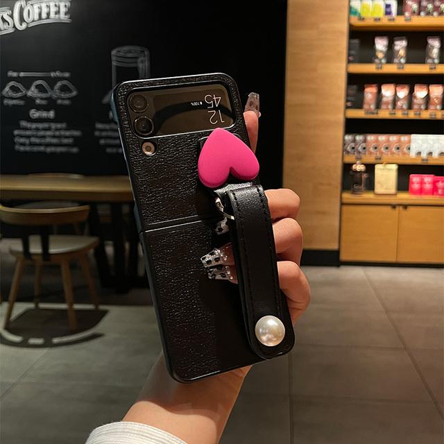 

3d Love Heart искусственная кожа жемчуг ремешок на запястье кронштейн жесткий чехол для телефона из ПК для Samsung Galaxy Z Flip 4 3 чехол For Galaxy Z Flip 4