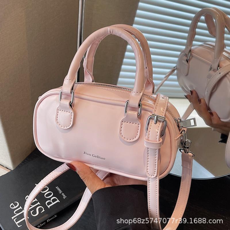 Niche design small bag women's 2025 new versatile shoulder bag fashion underarm bag portable Boston bag