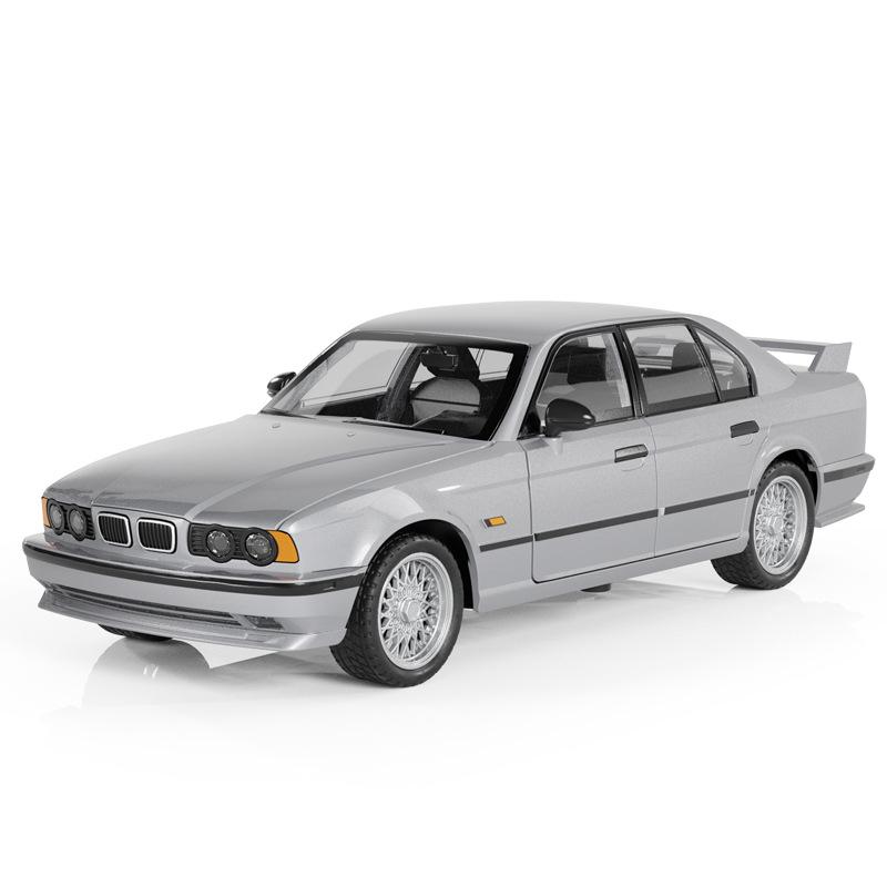 1/24 Rolls-Royce Phantom Alloy Car Model with Sound, Light, and Starry Sky Roof for Kids' Collection and Decoration.