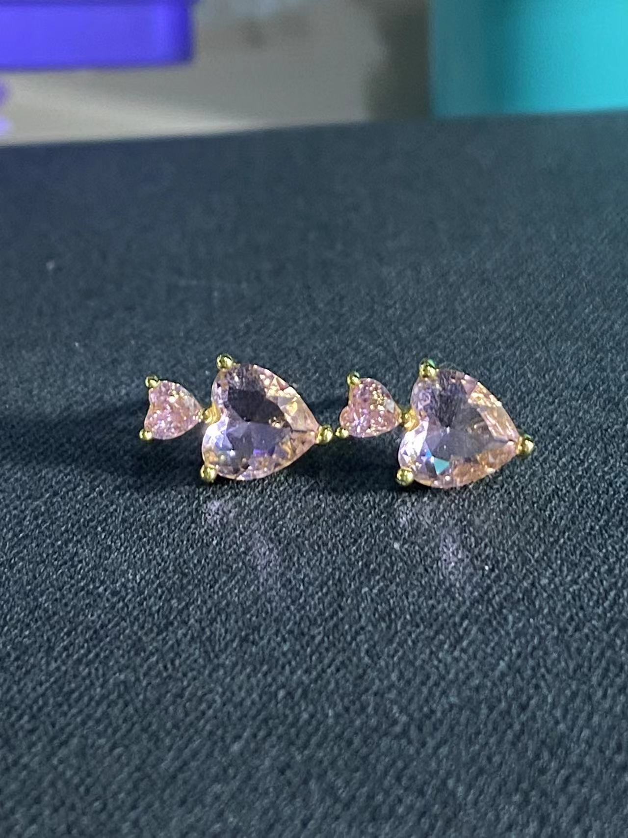 

Sweet love stud earrings women ins trendy niche design earrings small fresh earrings women рожевий