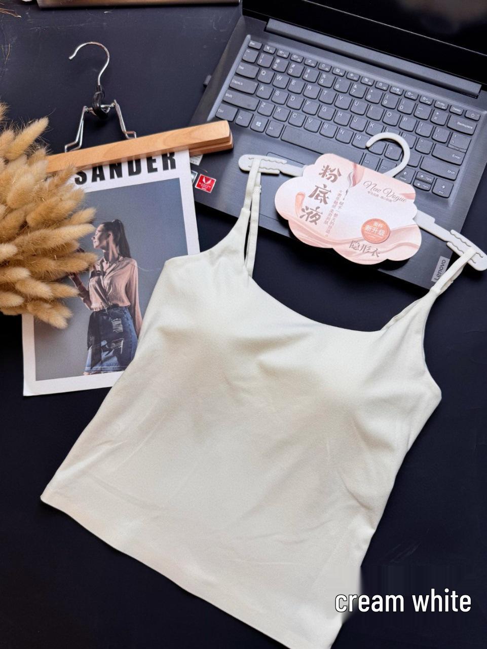 

Раннеосенний облегающий топ-камезоль: Тонкие бретели со встроенными чашками и стильным дизайном спины. One Size