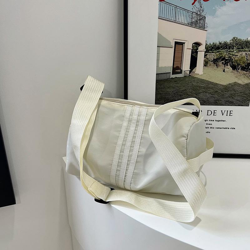 

New sports shoulder bag large capacity yoga bag women s niche Japanese women s messenger bag белый