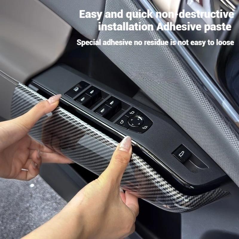 2-teilige dekorative Seitenaufkleber in Carbonfaser-Optik für Fensterheber-Blenden am Auto Für BMW X3 G45 2025 Auto-Innenzubehör