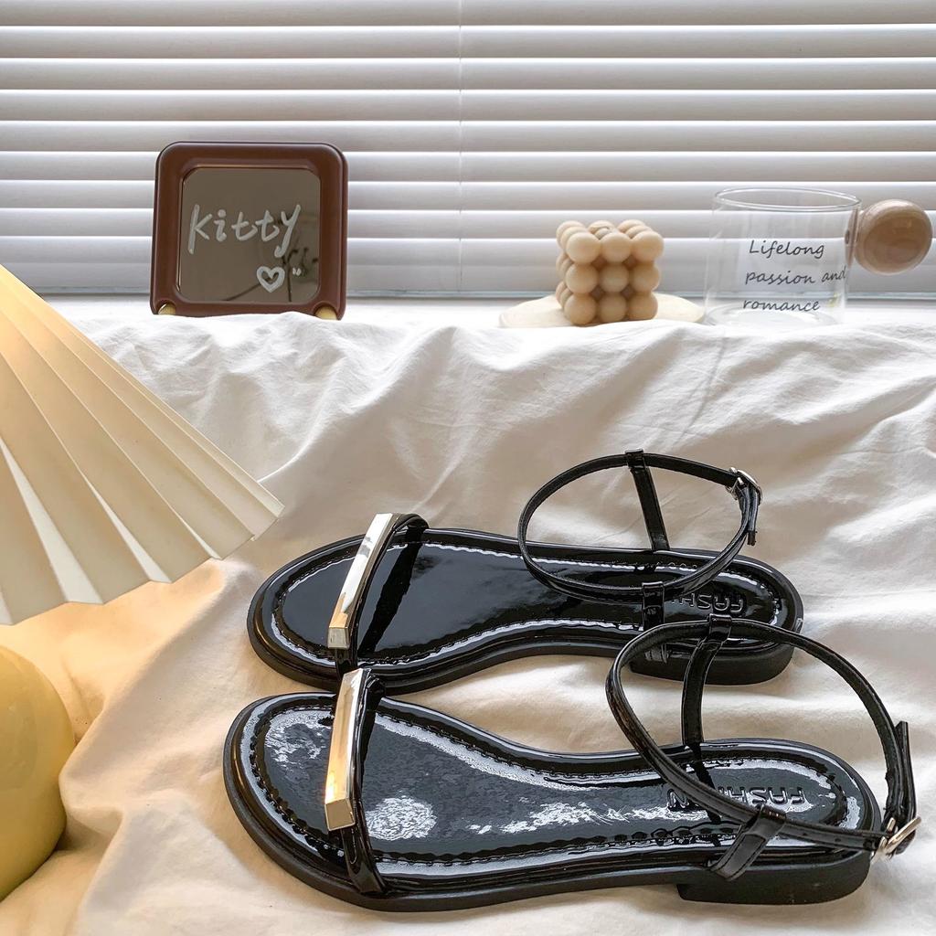 Koreanische Version flacher Boden mit Sandalen Römerschuhe Damenschuhe Französischer Sommerurlaubsstil Silber coole Hausschuhe Strandschuhe