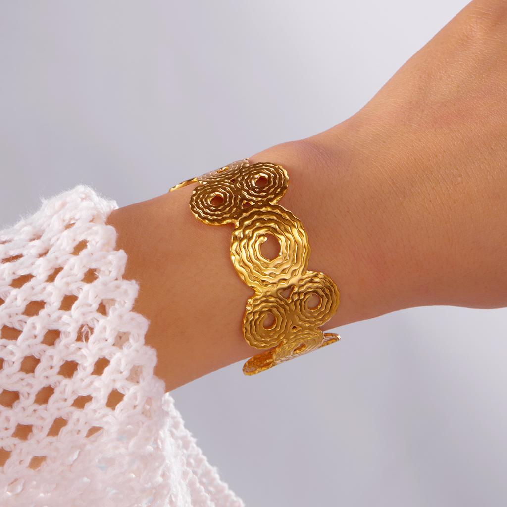 Vintage Stainless Steel Wide Cuff Bangle for Women Gold Color Starfish Flower Heart Open Chunky Exaggerated Bracelet Jewelry
