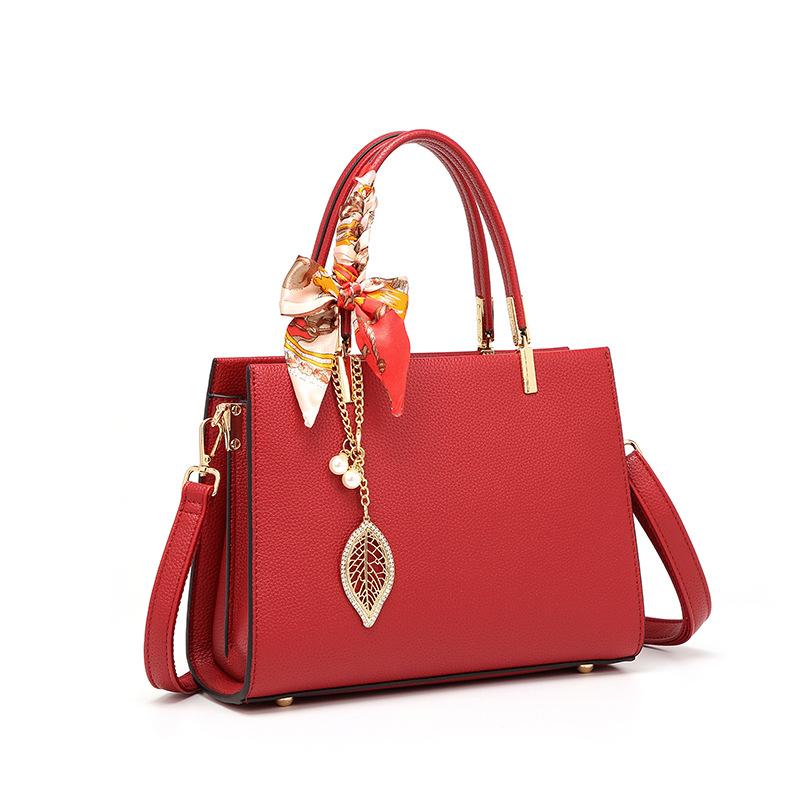 Cross-border women's handbags, new trendy and fashionable exquisite accessories, solid color shoulder bags, crossbody bags, simple large handbags