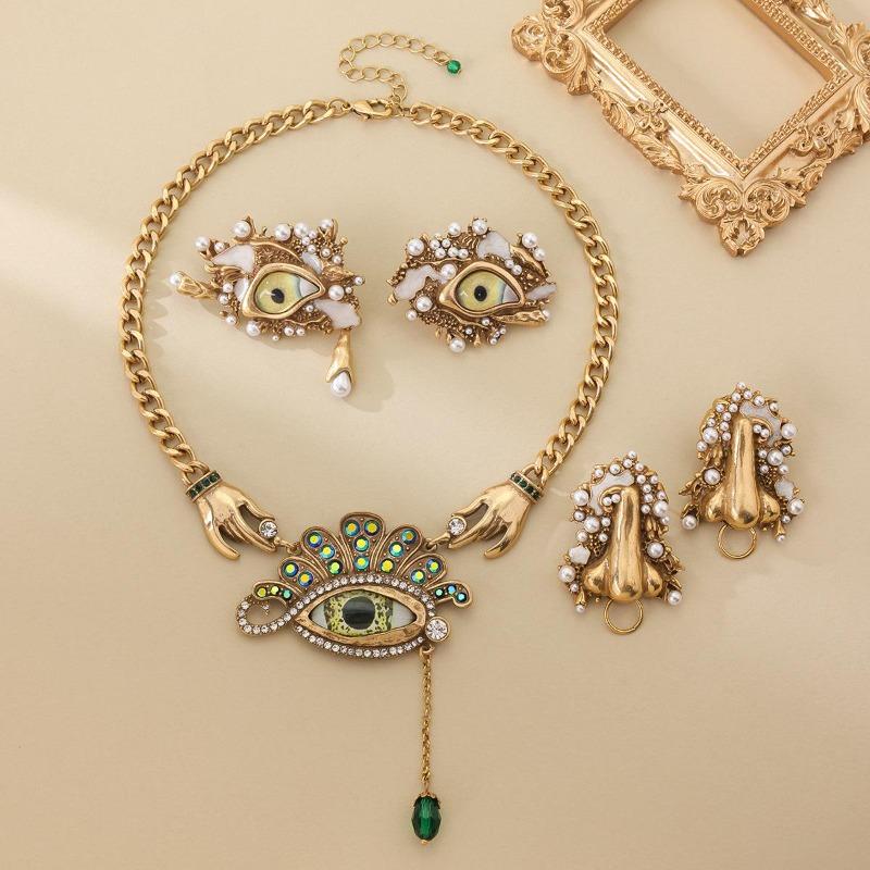 Qingdao Medieval Imitation Xiapa Exaggerated Shape Necklace Stud Earrings Set Leads The Fashion Trend