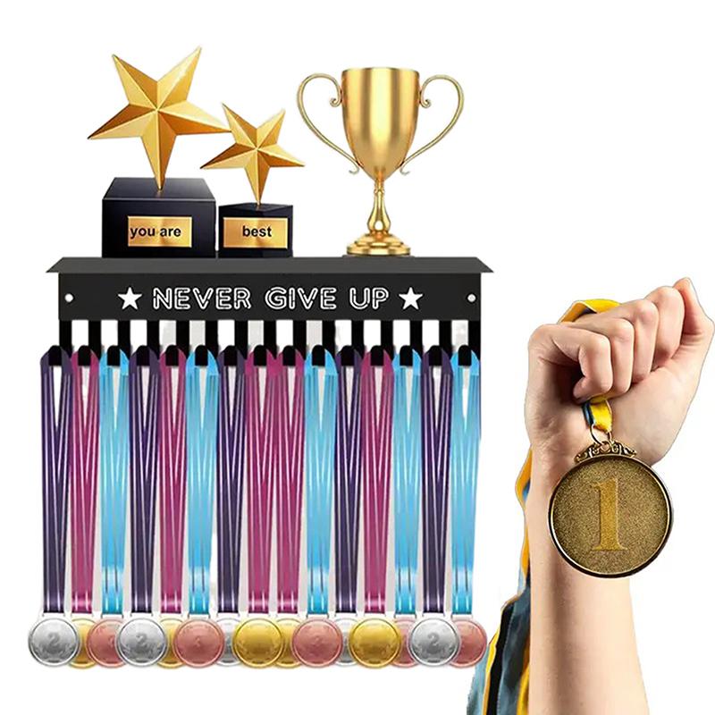 Kovový nástěnný stojan na medaile s nápisem "Nikdy se nevzdávej" Železný držák na trofeje Háček na klíče Věšák na medaile Dekorace domova a kanceláře