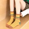 5 Paar bunte gestreifte Socken, lässige, bequeme und warme mittellange Socken, geeignet für Herbst und Winter