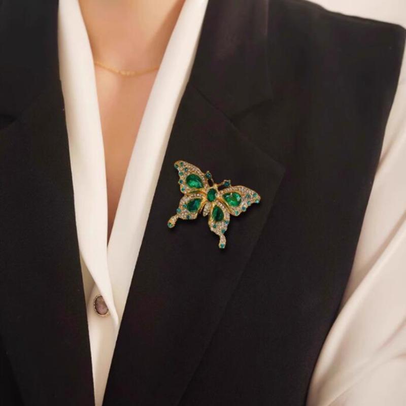 Elegant Emerald Crystal Butterfly Brooches For Women Girls Badges Classic Lady Dress Suit High-End Pins Fashion Jewelry Gifts