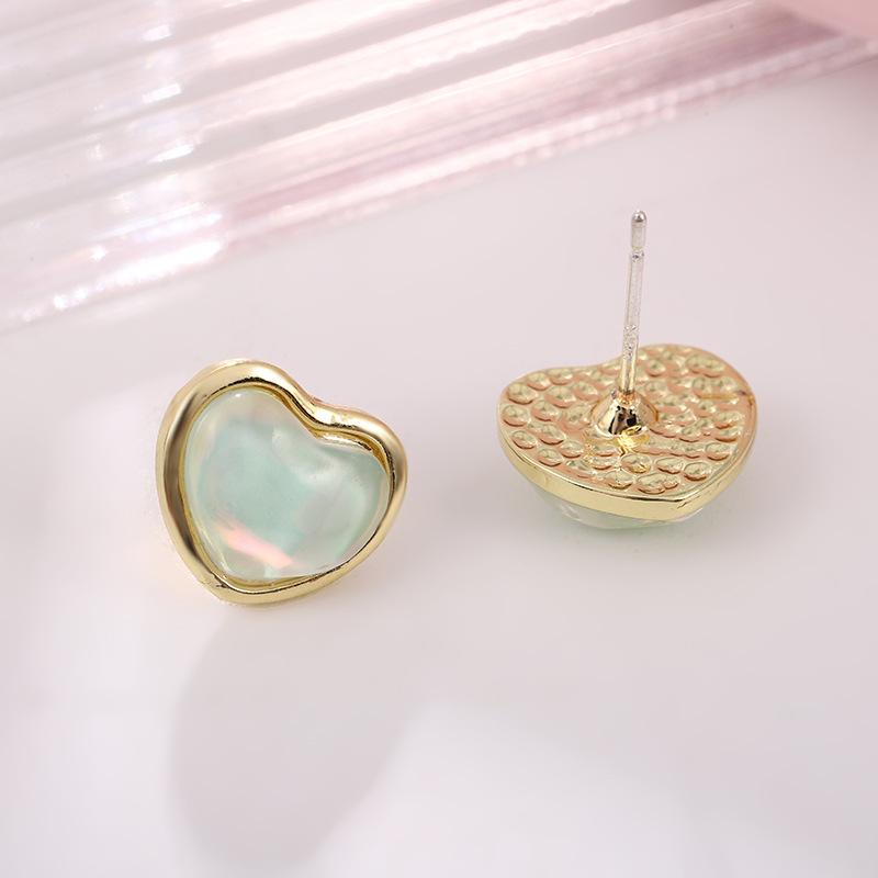 Ladies Heart Stud Earrings Pendant Needle Retro Simple Fashionable and Versatile Jewelry Accessories