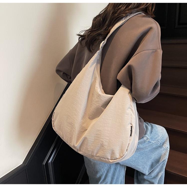 Nylon Single Shoulder Bag Large Capacity With Zipper Closure For Daily Use