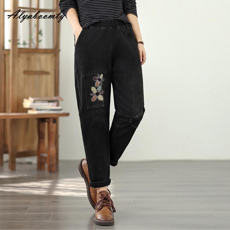 Plus Size Korean Style Autumn Winter Women Harem Jeans Elastic Waist Floral Embroidery Thicken Warm Denim Pants Vintage Elegant Fleece Jeans