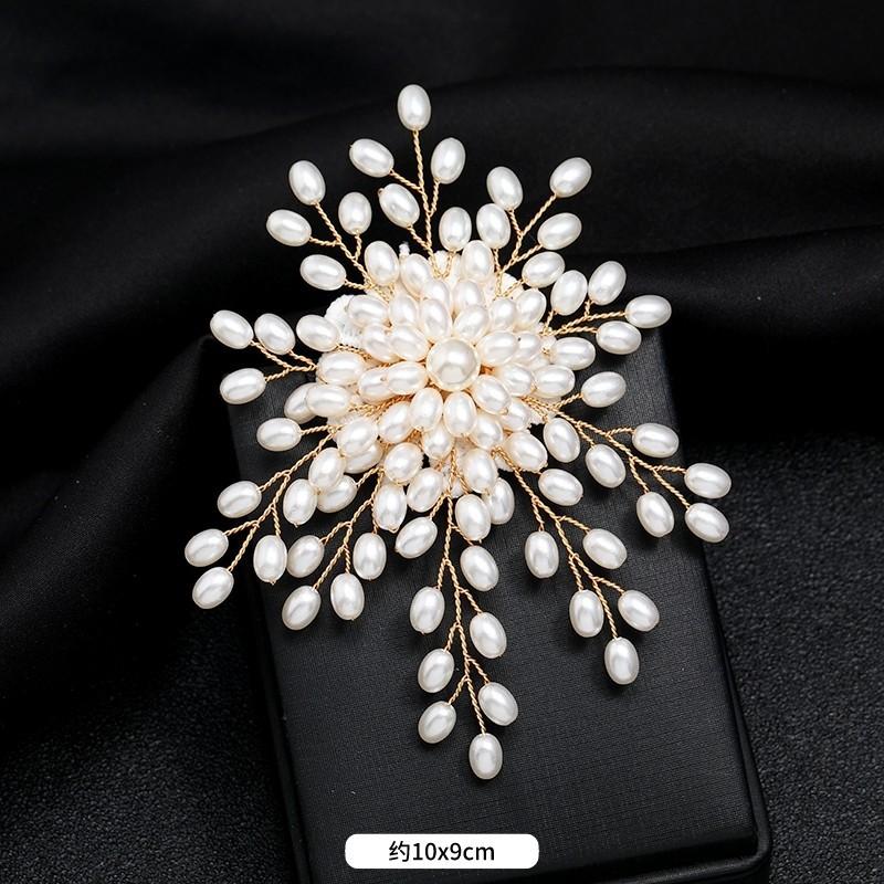 Handmade high-end temperament luxury pearl snowflake brooch women's high-end sense elegant corsage coat pin accessories