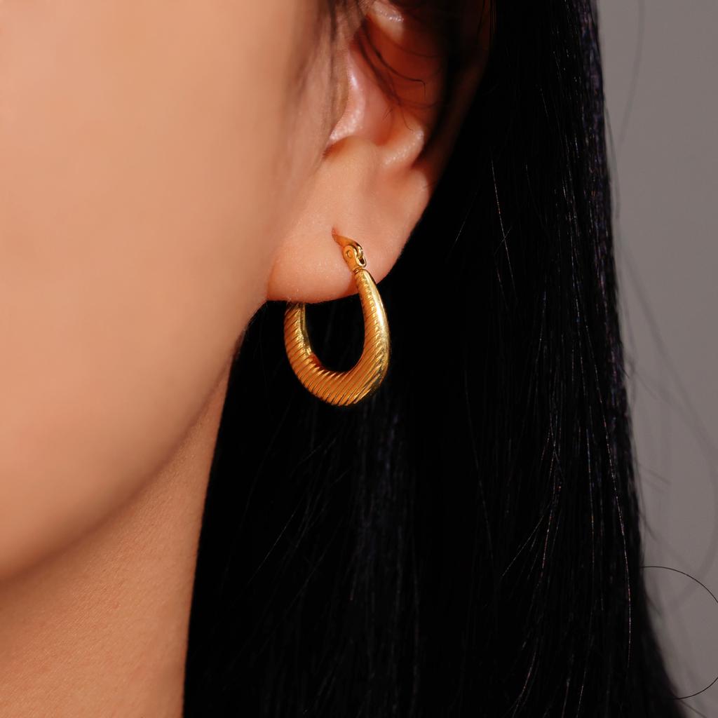 Geometric U-striped titanium steel earrings, girls' temperament is simple, frigid, wind ear jewelry batch