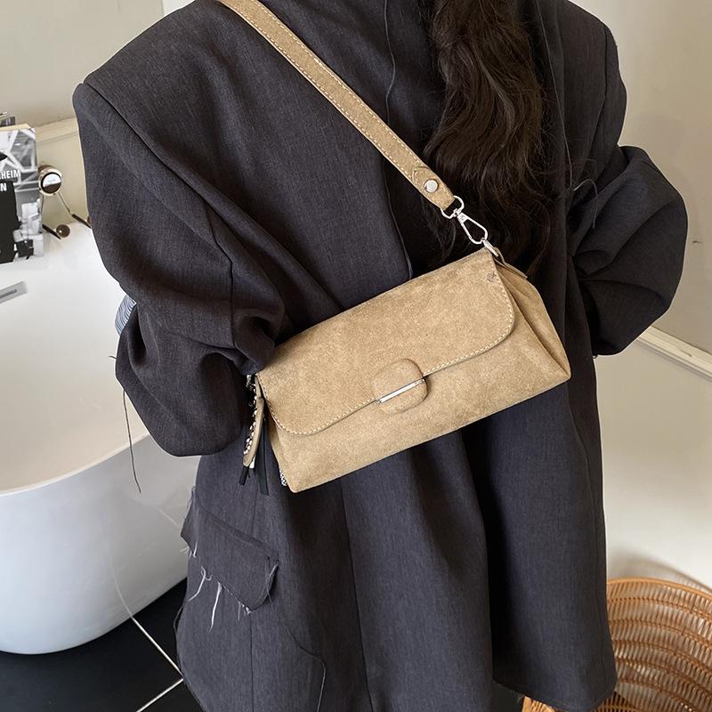 

Супер огонь маленькая сумка женская осень и зима ретро универсальная 2025 новая мода сумка на плечо мессенджер женская популярная маленькая квадратная сумка хаки