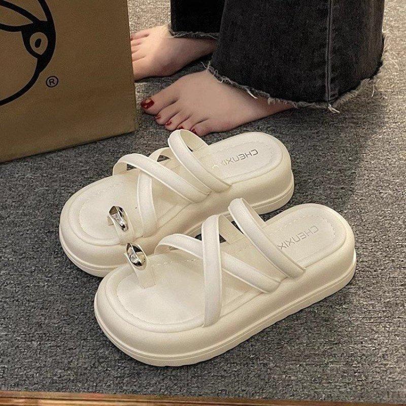 Summer cool slippers women wear new thick-soled heightening small beach shoes high-end set toe half slippers