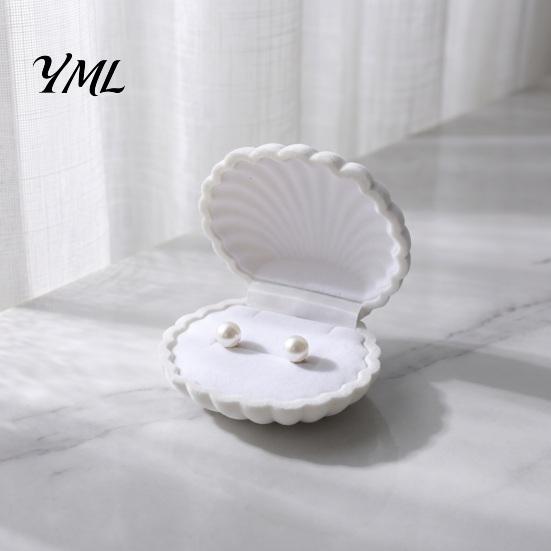 Wedding Gift Packaging Velvet Shell Jewelry Box, Portable Small Travel Organizer Case, Soft Pouch Flannel Storage Holder for Rings Earrings
