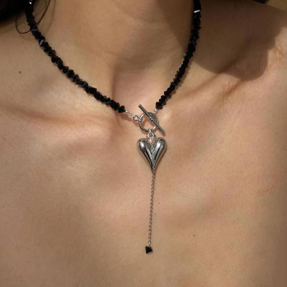 Neue unregelmäßige Choker-Halskette mit Vintage-Quasten und Zirkon-Herz-Anhänger für Damen, weiße Imitation Perlenkette, Valentinstagsgeschenk