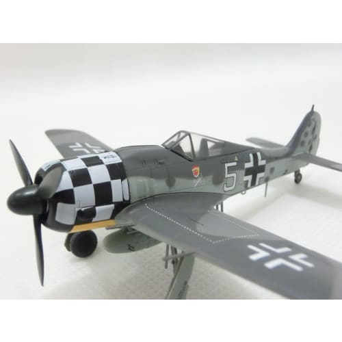 1/72 scale completed model 36401 German Air Force Focke-Wulf Fw-190A-6 1st Fighter Wing 1943