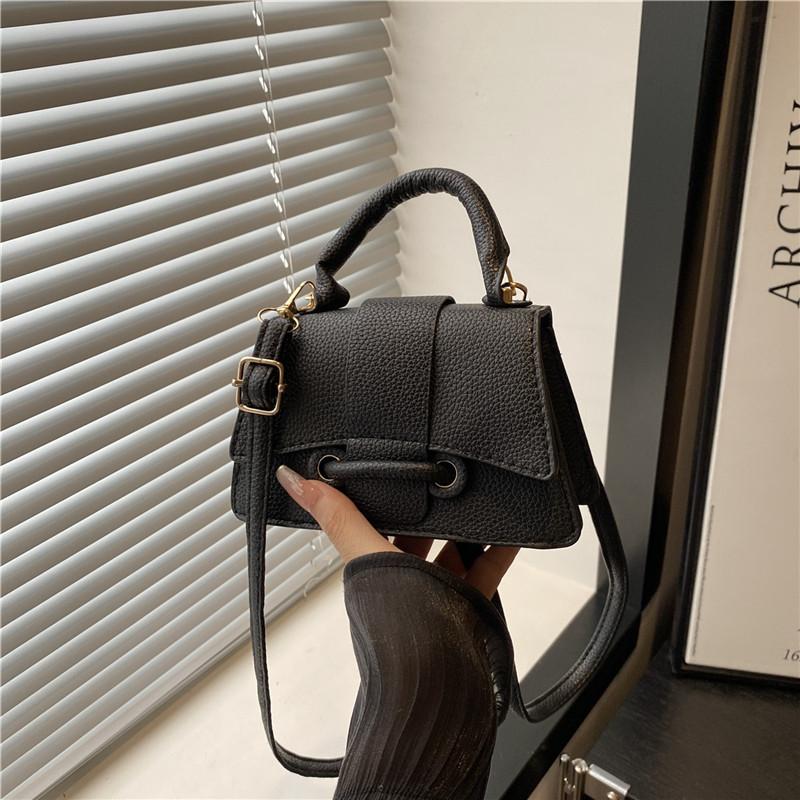 Solid color simple temperament handbag 2025 summer new versatile ins shoulder messenger bag small square bag Korean version of women