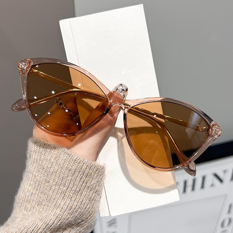Fashion Cat Eye Sunglasses for Women Retro Vintage Trendy Black Frame UV400 Protection Shades Goggles for Summer Beach Driving