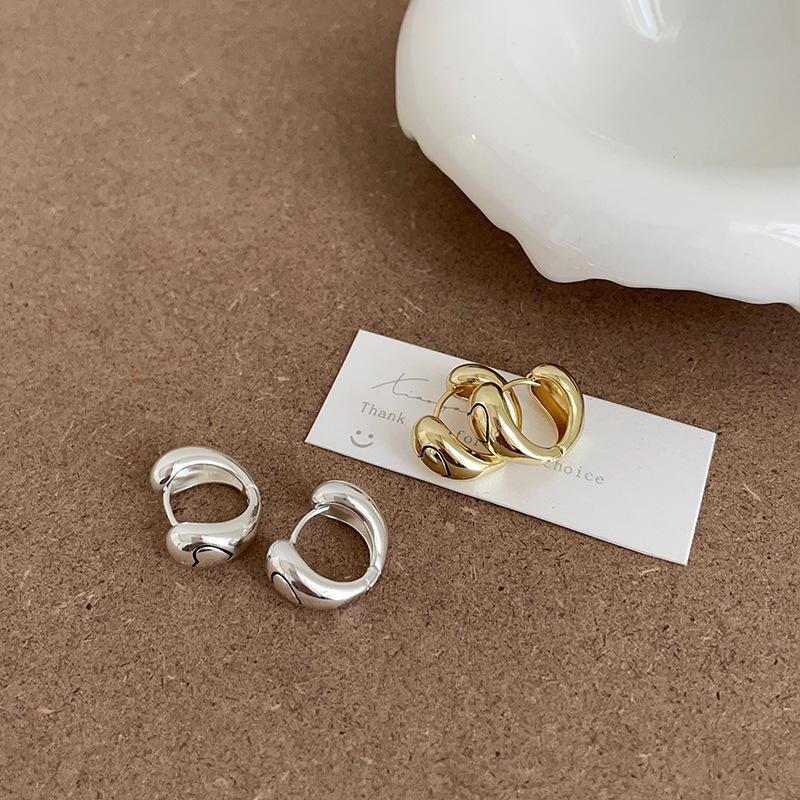 Cold Wind Metal Love Ear Buckle Women'S Light Luxury Retro Elegance Advanced Simple Fashion Temperament Versatile Earrings Earrings