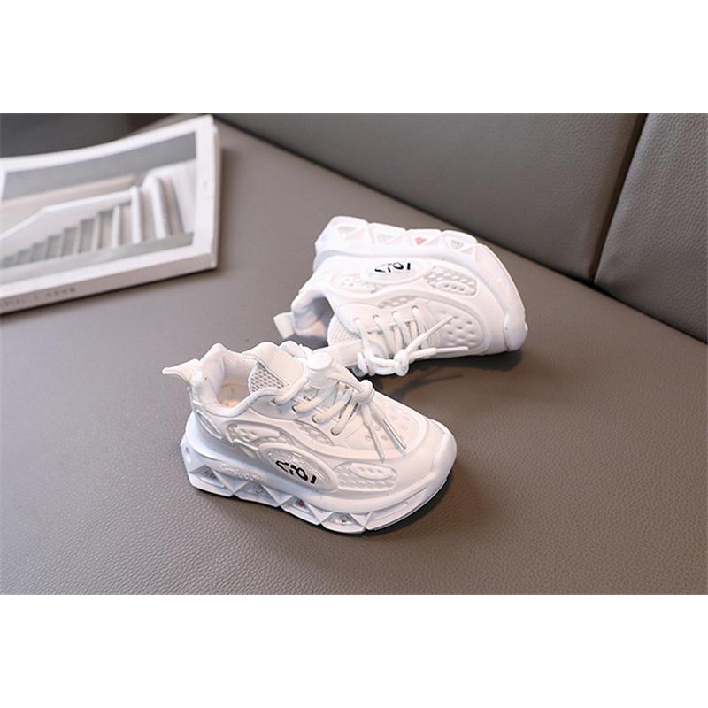 Kids' LED Light Up Sneakers Boys & Girls Breathable Mesh LED Flashing Chunky Shoes Lightweight Non-Slip Casual Trainers