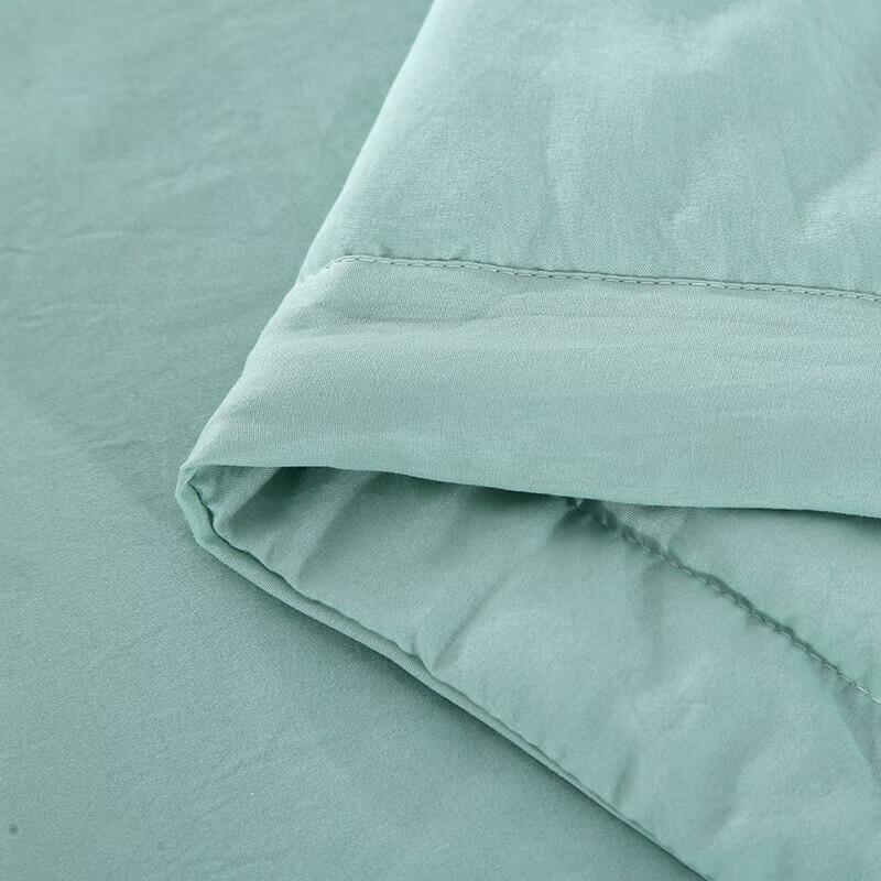 Jin Que Xiang Silky Soft Breathable Summer Quilt