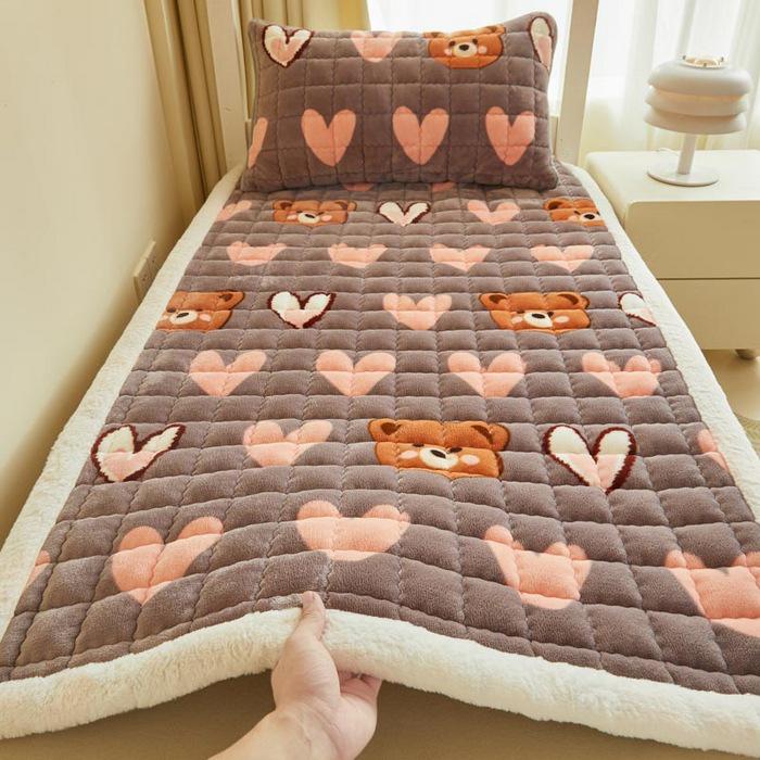 Luxurious Milk Velvet Folding Tatami Mattress Pad for Dorms and Homes