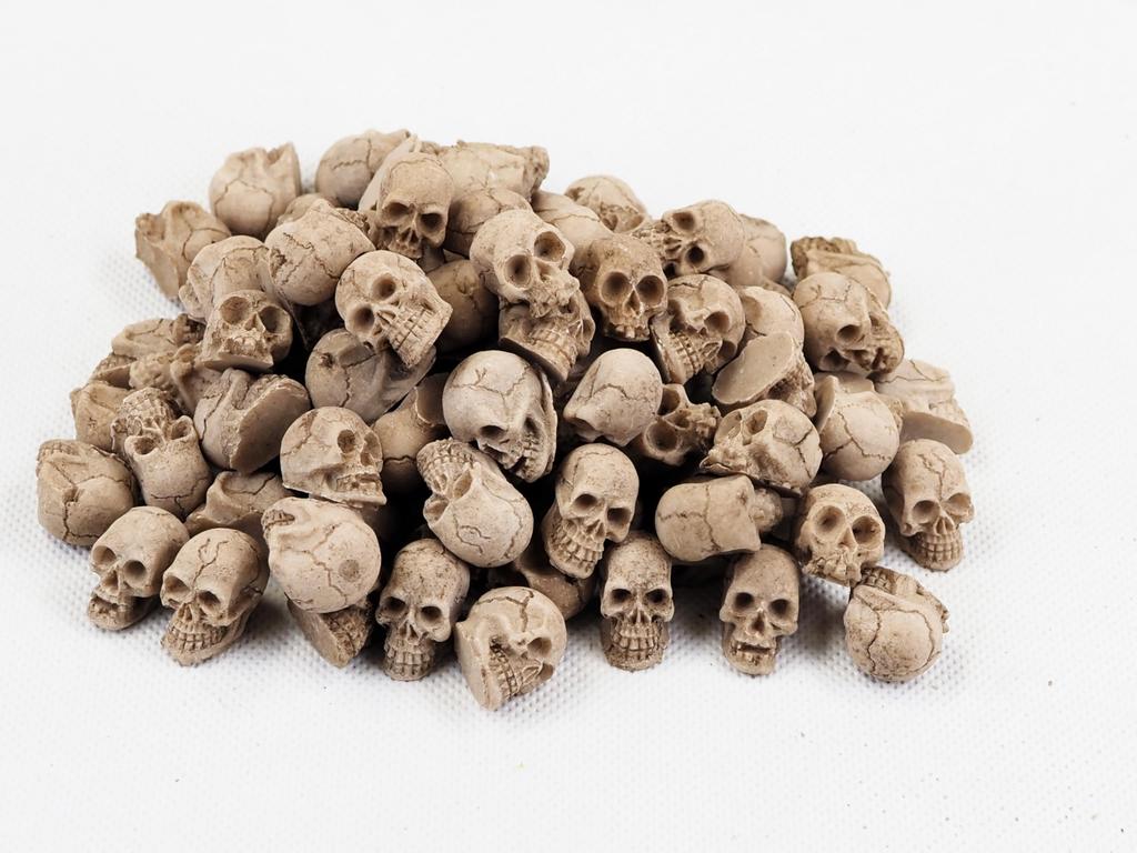 Ve třech sadách po 100 miniaturních figurek lebek, figurky hlav koster pro diorámata [Dobrý směr]