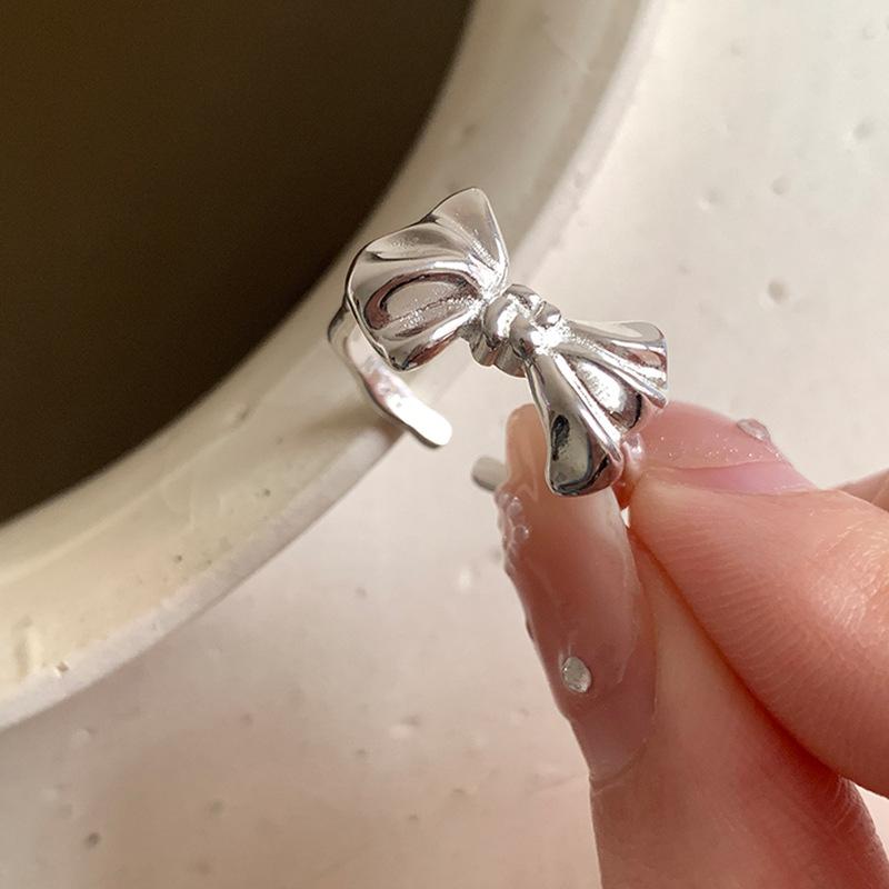 

Нестандартное металлическое открытое кольцо-бантик для женщин, нишевый дизайн, простое индивидуальное универсальное модное кольцо для темперамента