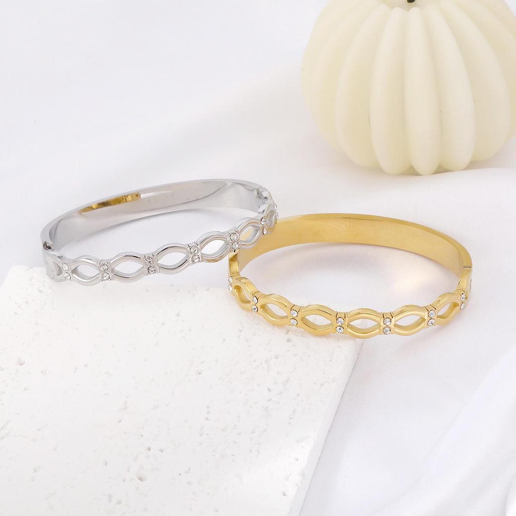 Stylish Geometric Rhinestone Stainless Steel Bracelet – Colorfast and High-Grade