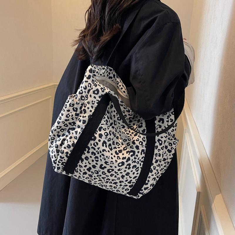 Canvas Large Capacity Shopping Totes Winter New Luxury Handbags Oversized Leopard Prints Shoulder Bags for Women Deformable CLE